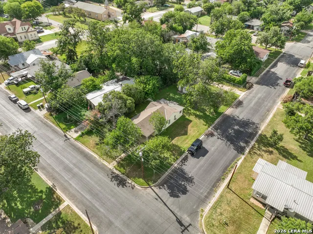 1902 17th St Hondo, TX 78861
