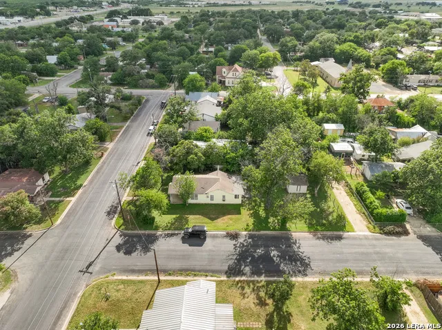 1902 17th St Hondo, TX 78861