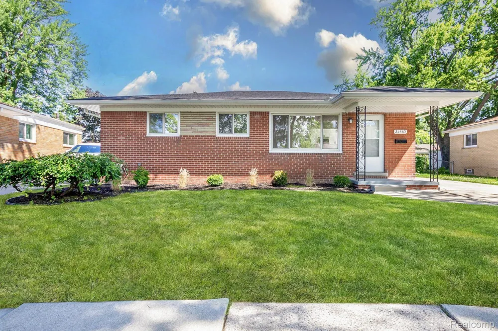 24865 Ridgecroft Avenue Eastpointe City, MI 48021