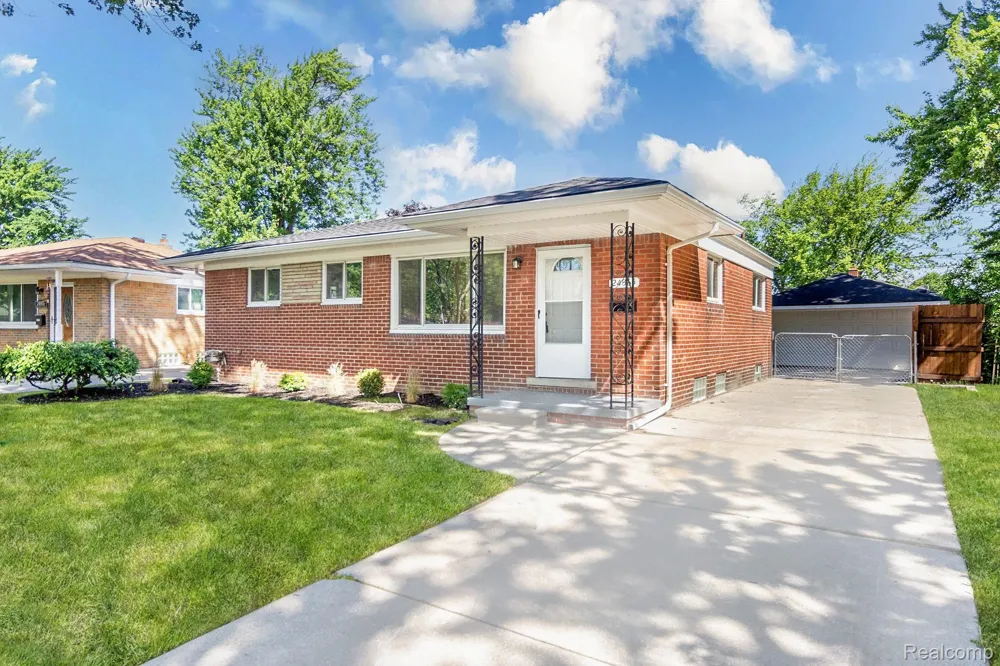 24865 Ridgecroft Avenue Eastpointe City, MI 48021