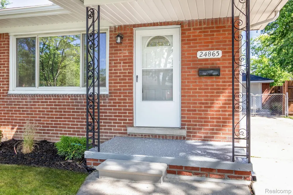 24865 Ridgecroft Avenue Eastpointe City, MI 48021