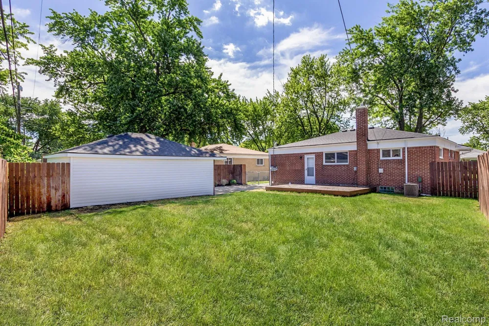 24865 Ridgecroft Avenue Eastpointe City, MI 48021