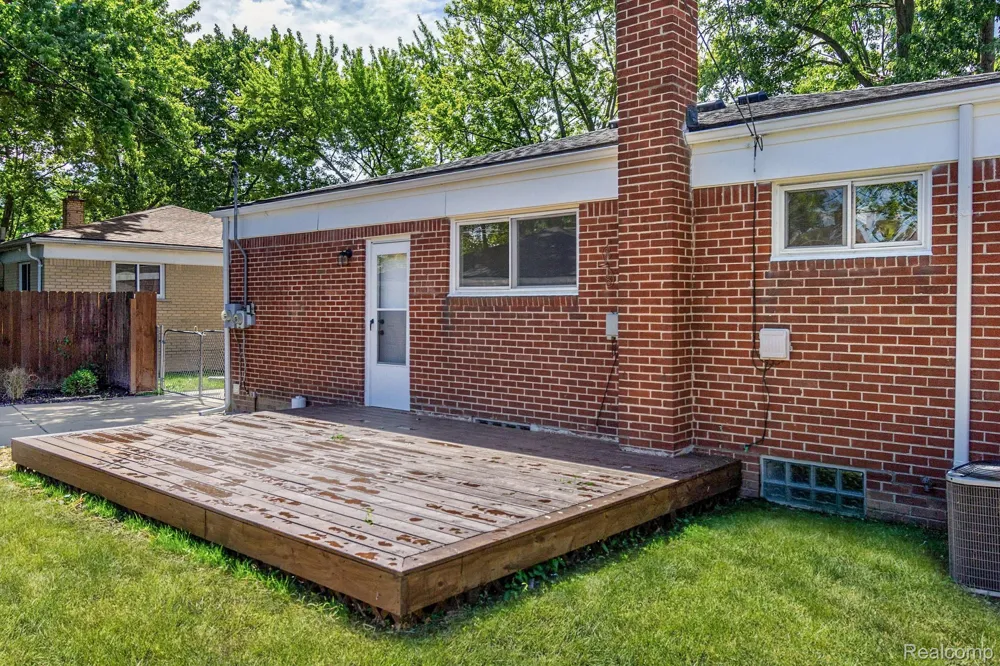 24865 Ridgecroft Avenue Eastpointe City, MI 48021