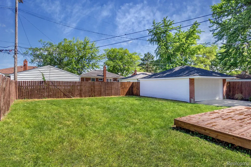 24865 Ridgecroft Avenue Eastpointe City, MI 48021
