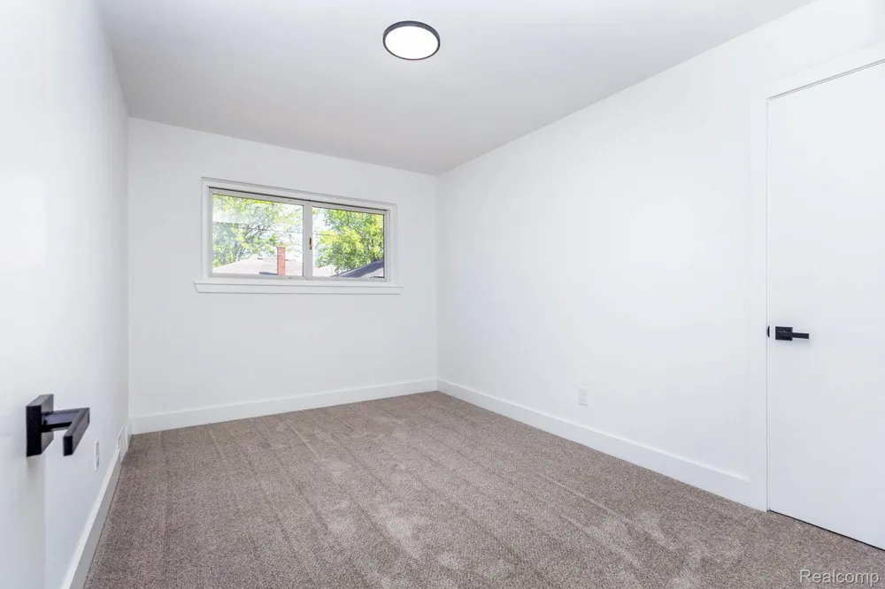 24865 Ridgecroft Avenue Eastpointe City, MI 48021