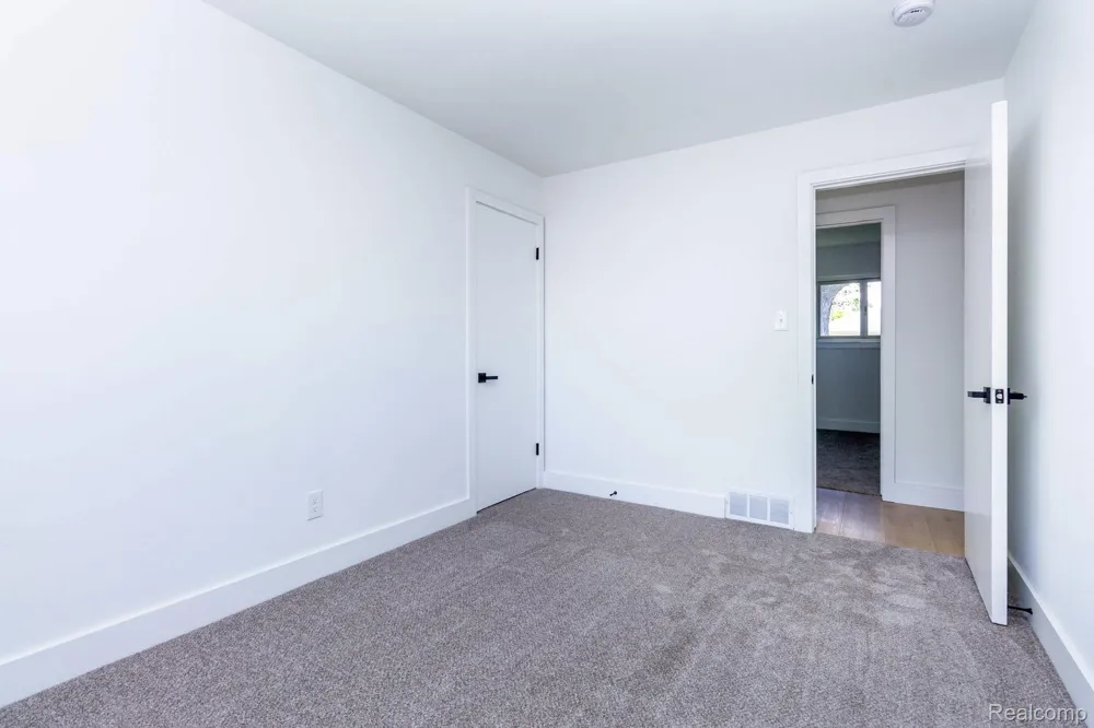 24865 Ridgecroft Avenue Eastpointe City, MI 48021