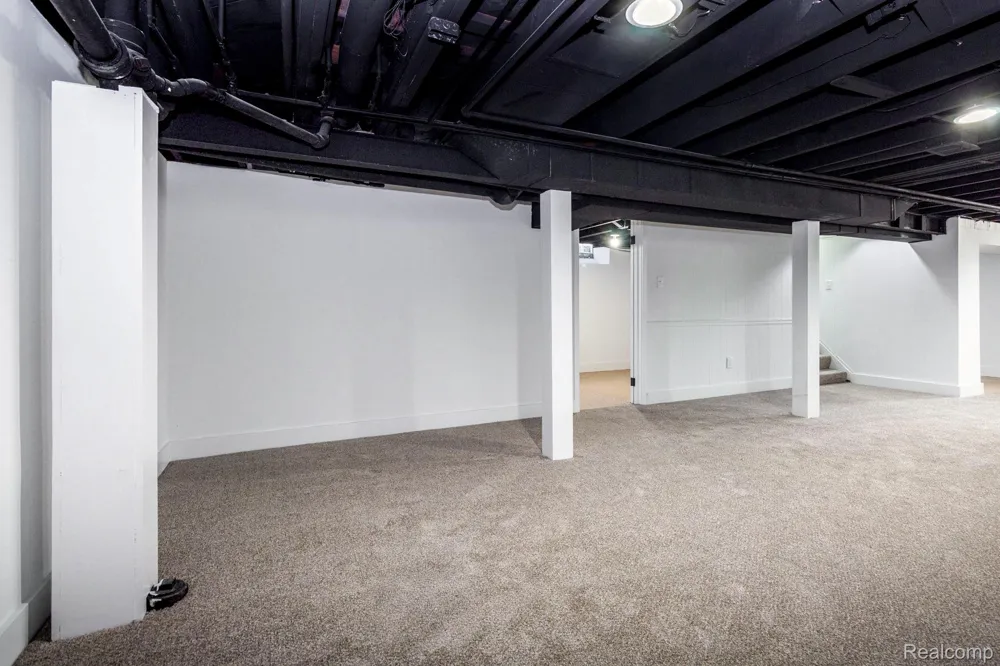24865 Ridgecroft Avenue Eastpointe City, MI 48021