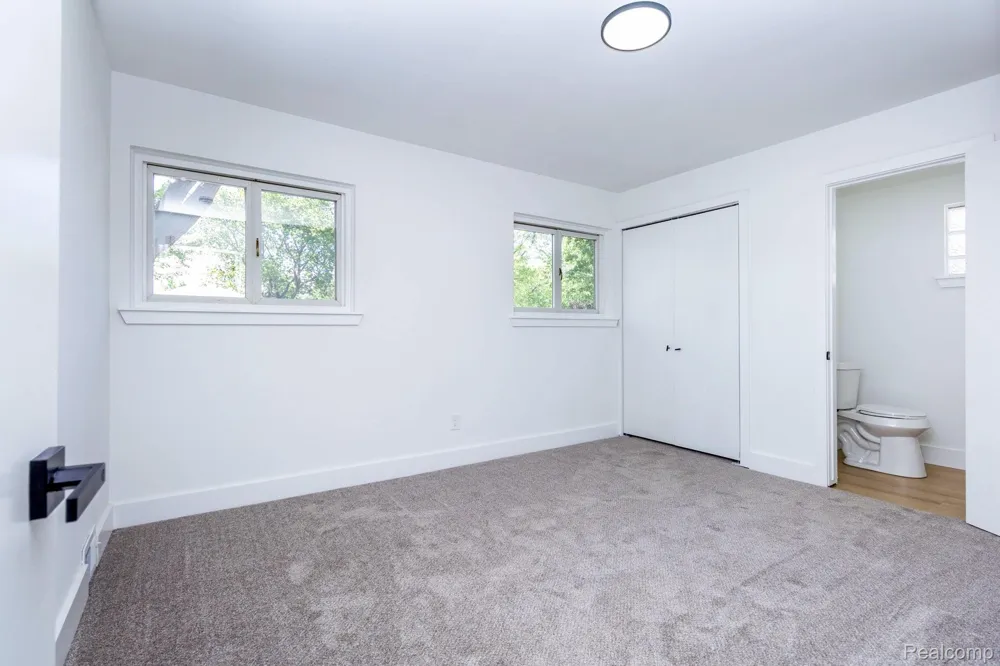 24865 Ridgecroft Avenue Eastpointe City, MI 48021