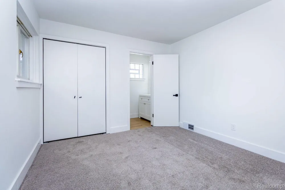 24865 Ridgecroft Avenue Eastpointe City, MI 48021