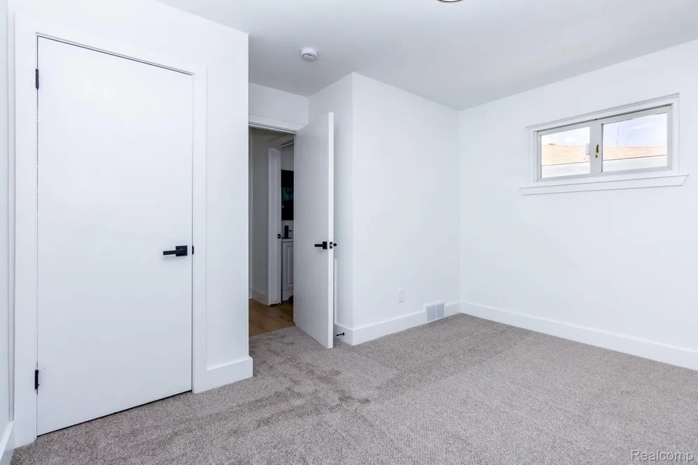 24865 Ridgecroft Avenue Eastpointe City, MI 48021