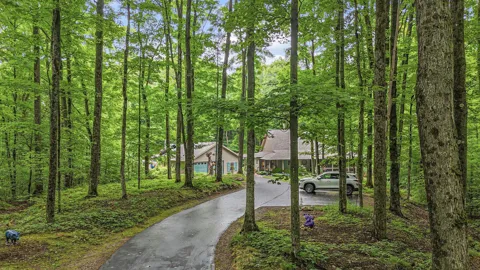 5610 Woodland Court