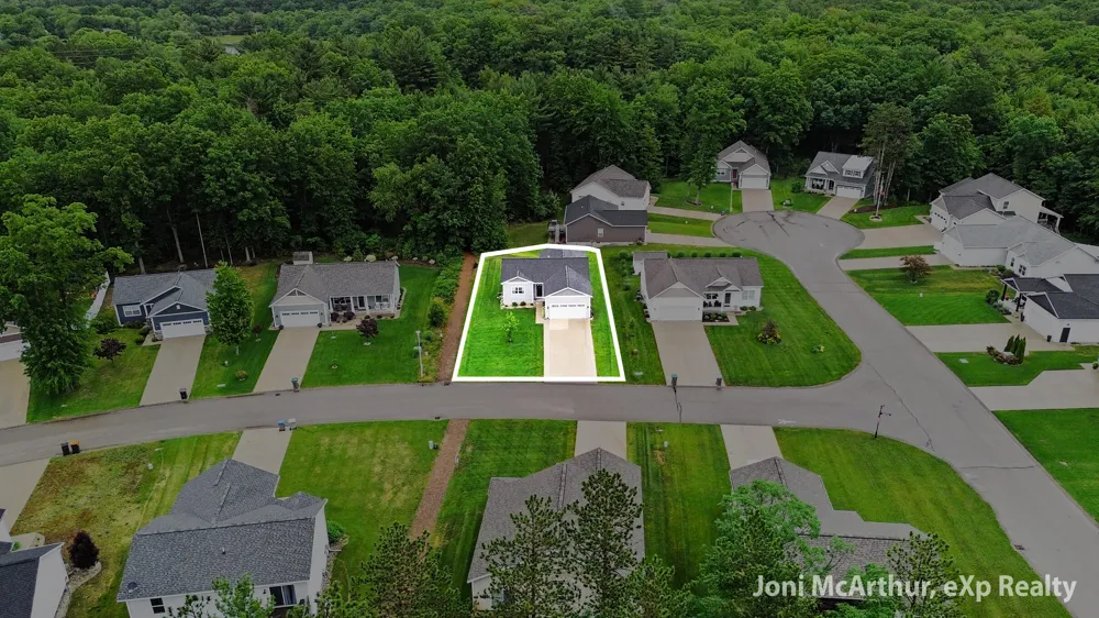 2670 Eagle Ridge Fruitport Charter Township, MI 49444