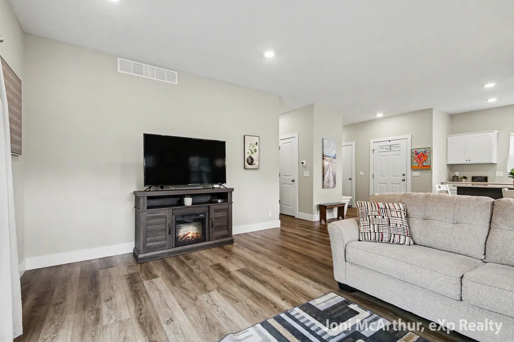 2670 Eagle Ridge Fruitport Charter Township, MI 49444