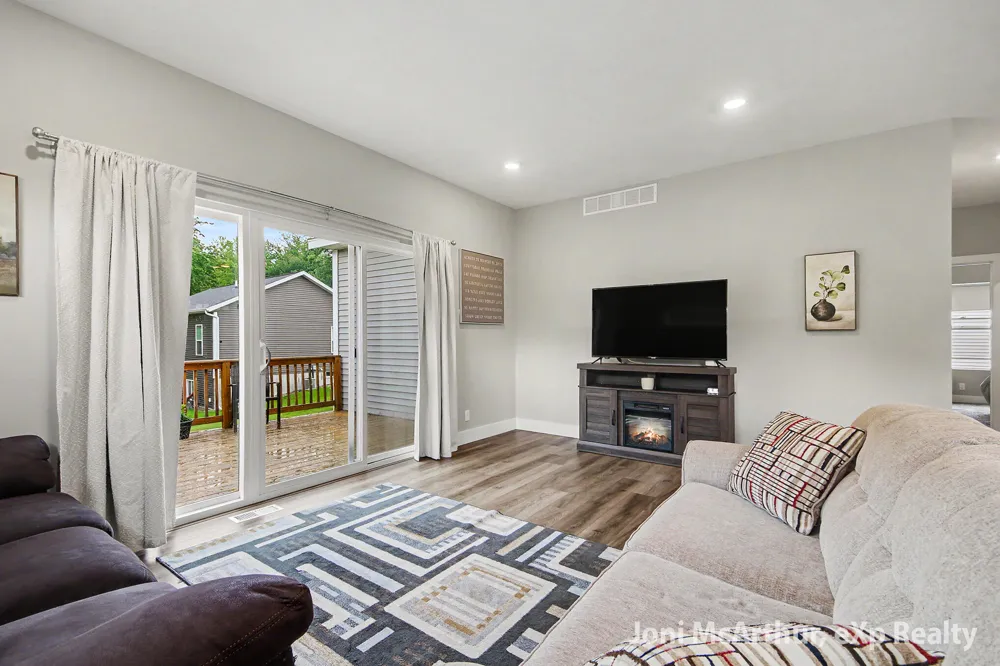 2670 Eagle Ridge Fruitport Charter Township, MI 49444
