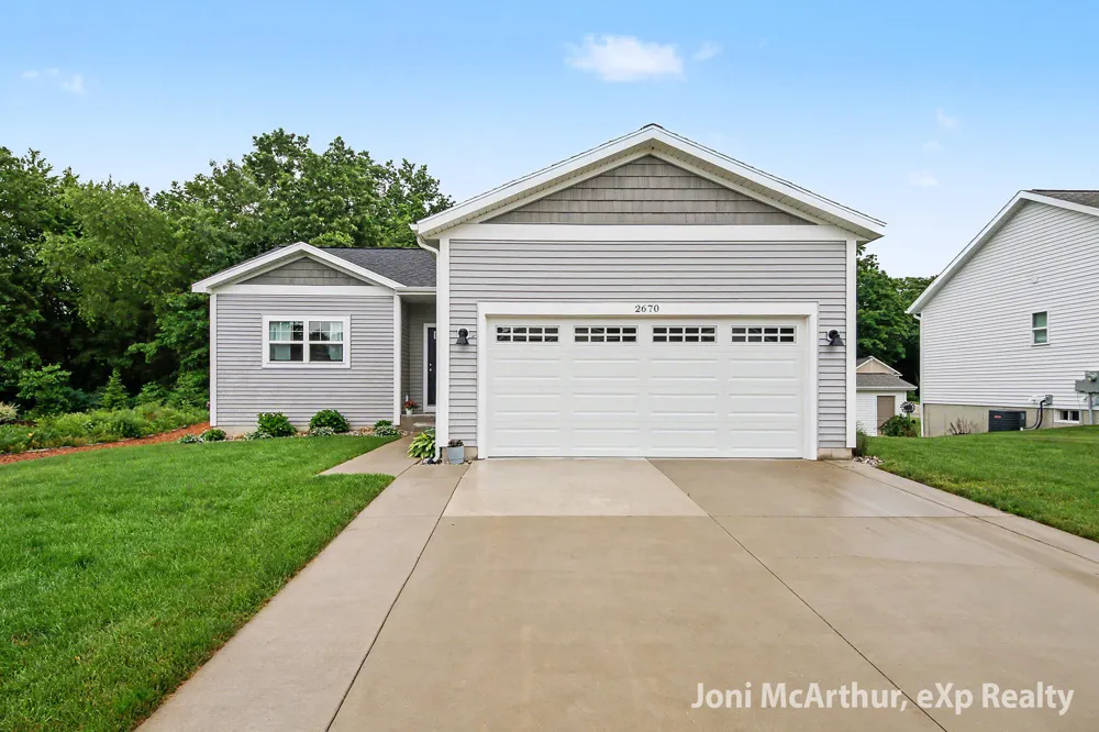 2670 Eagle Ridge Fruitport Charter Township, MI 49444