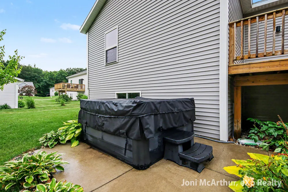 2670 Eagle Ridge Fruitport Charter Township, MI 49444