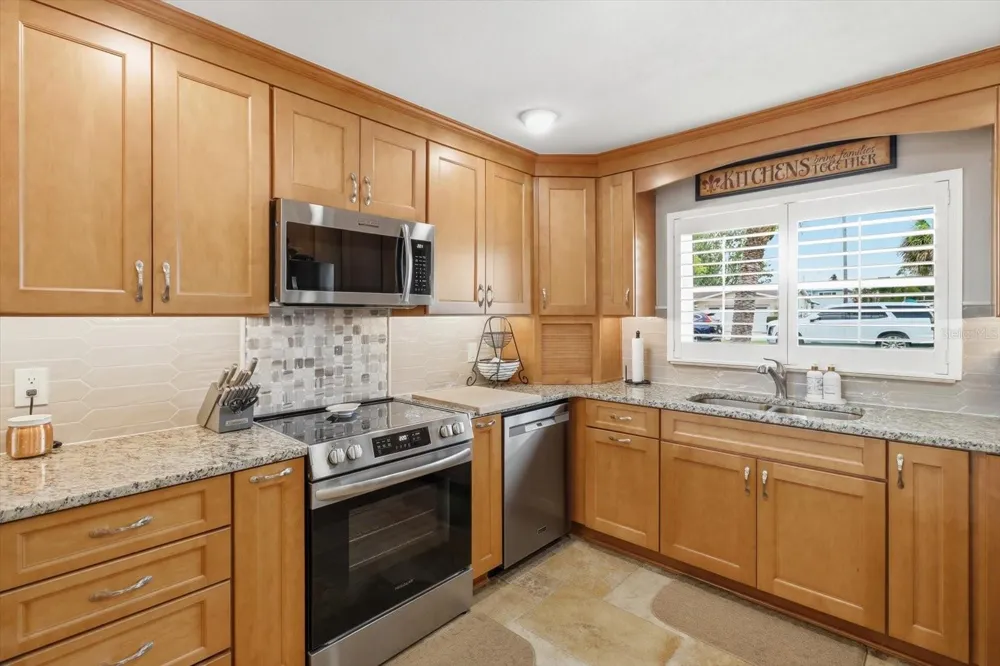1302 SE PARADISE AVENUE Crystal River, FL 34429