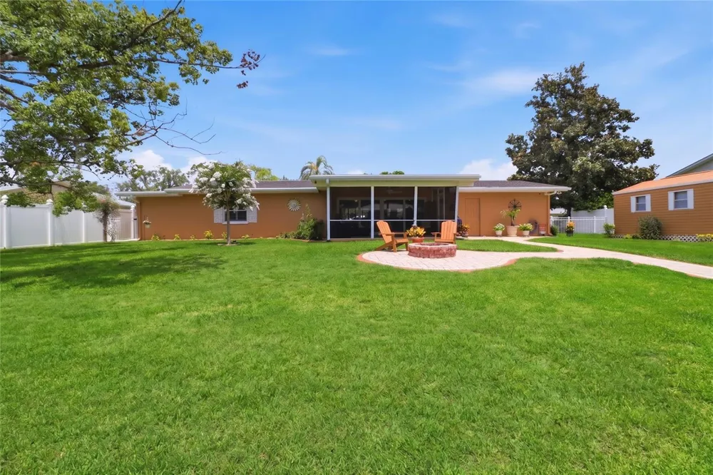 1302 SE PARADISE AVENUE Crystal River, FL 34429