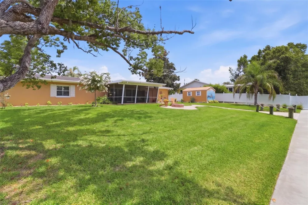 1302 SE PARADISE AVENUE Crystal River, FL 34429