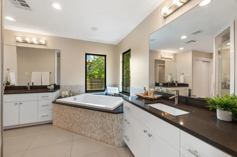 2611 East Side Drive Austin, TX 78704
