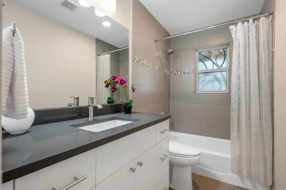 2611 East Side Drive Austin, TX 78704