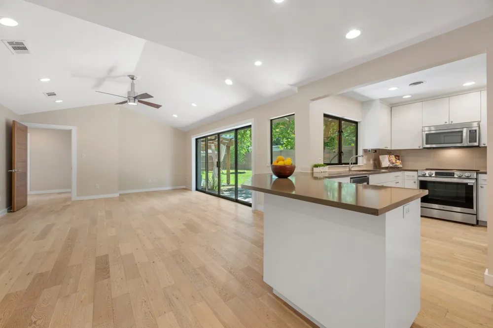 2611 East Side Drive Austin, TX 78704