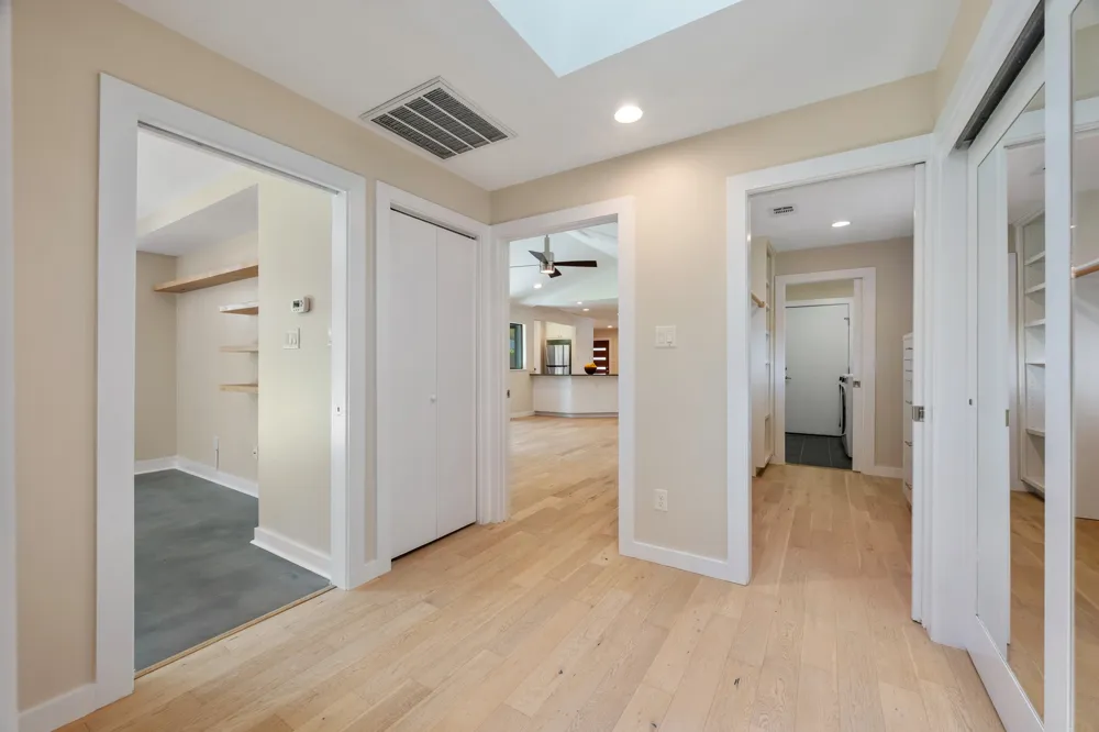 2611 East Side Drive Austin, TX 78704