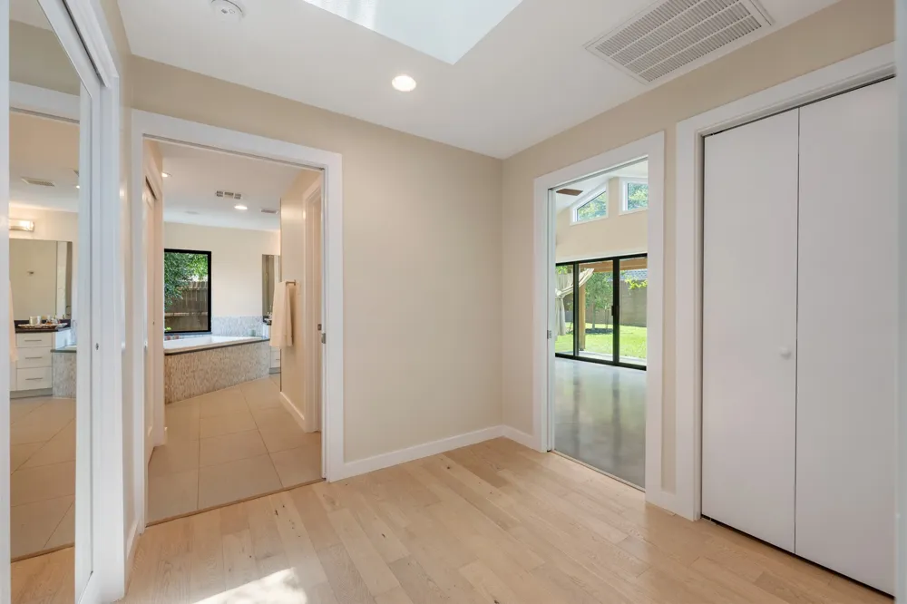 2611 East Side Drive Austin, TX 78704