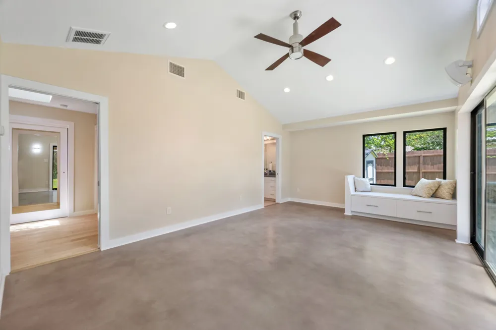 2611 East Side Drive Austin, TX 78704