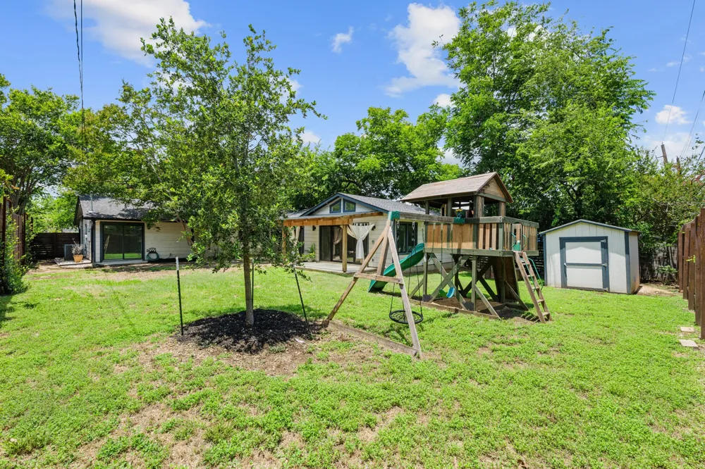 2611 East Side Drive Austin, TX 78704