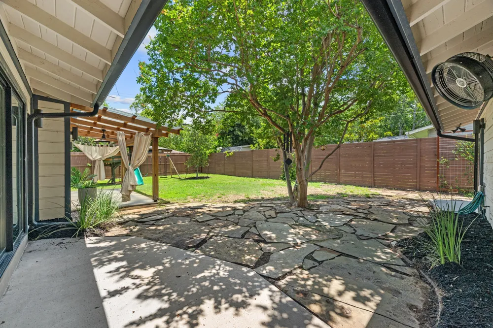 2611 East Side Drive Austin, TX 78704