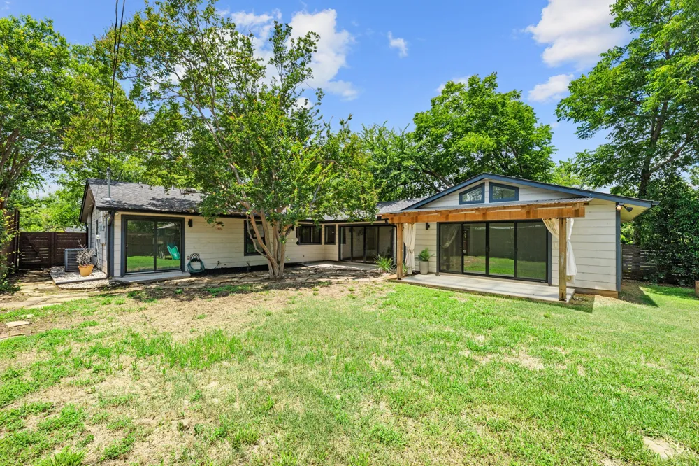 2611 East Side Drive Austin, TX 78704