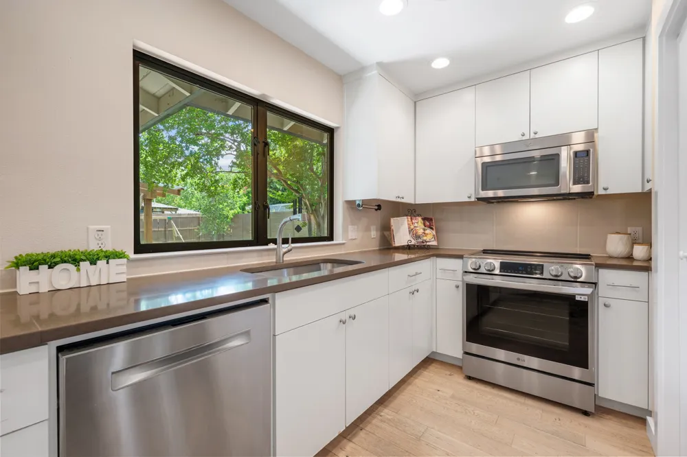 2611 East Side Drive Austin, TX 78704