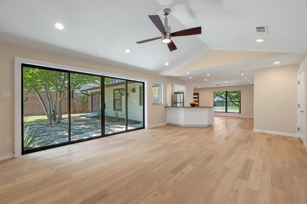 2611 East Side Drive Austin, TX 78704