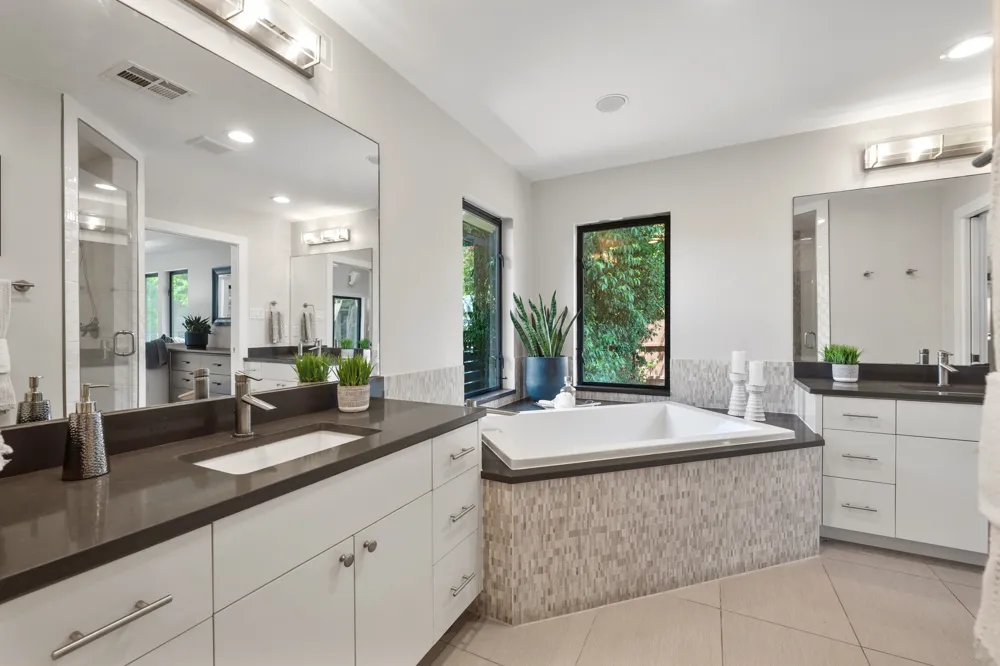 2611 East Side Drive Austin, TX 78704