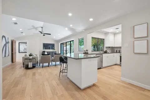 2611 East Side Drive