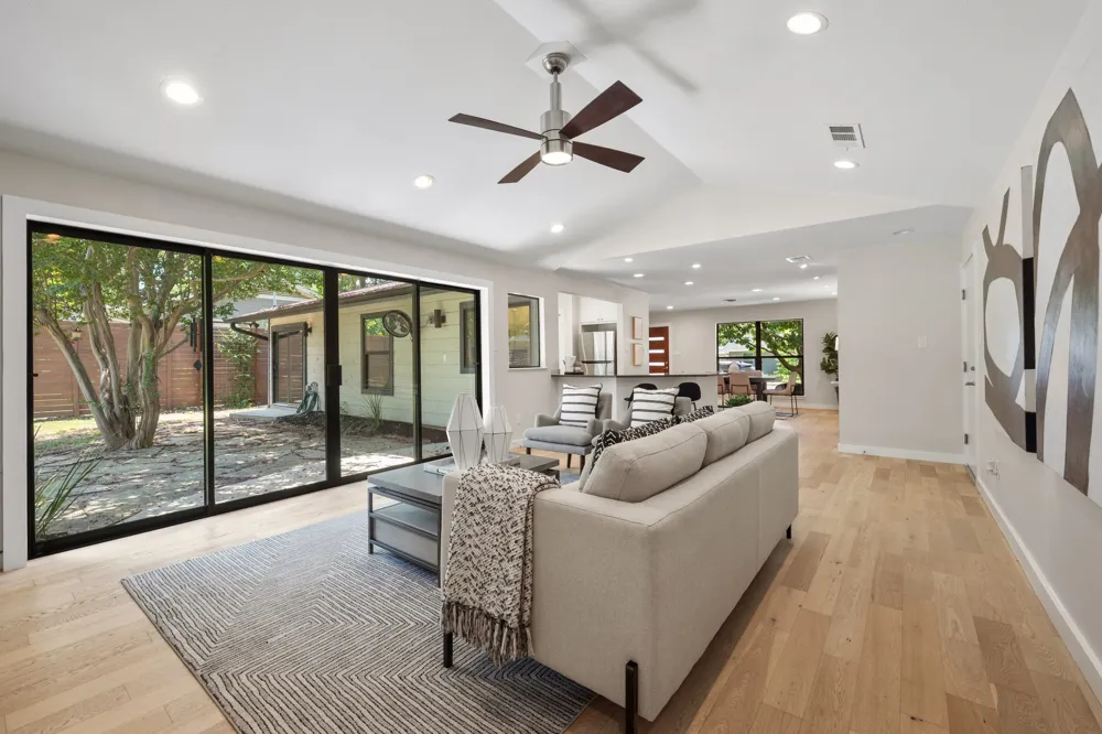 2611 East Side Drive Austin, TX 78704