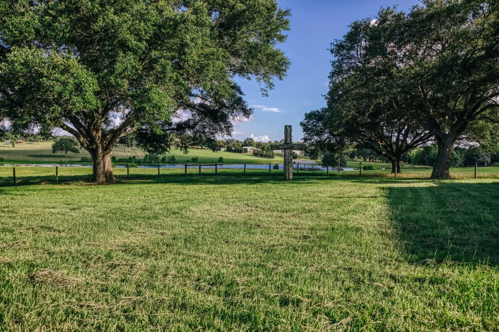 1034 Hilbun Road New Ulm, TX 78950