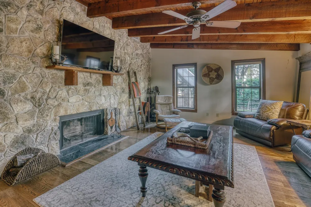 1034 Hilbun Road New Ulm, TX 78950