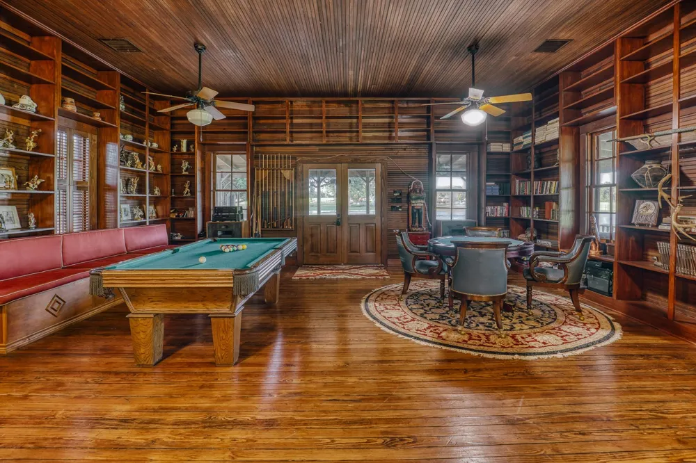 1034 Hilbun Road New Ulm, TX 78950
