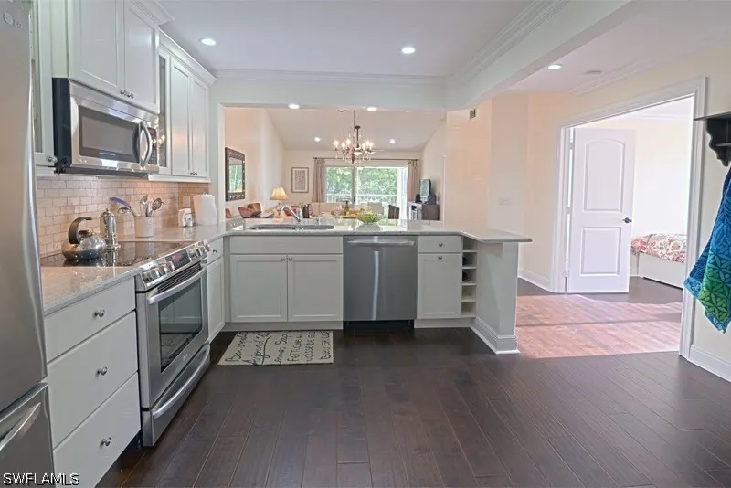 Emerald Circle #204 Naples, FL 34109