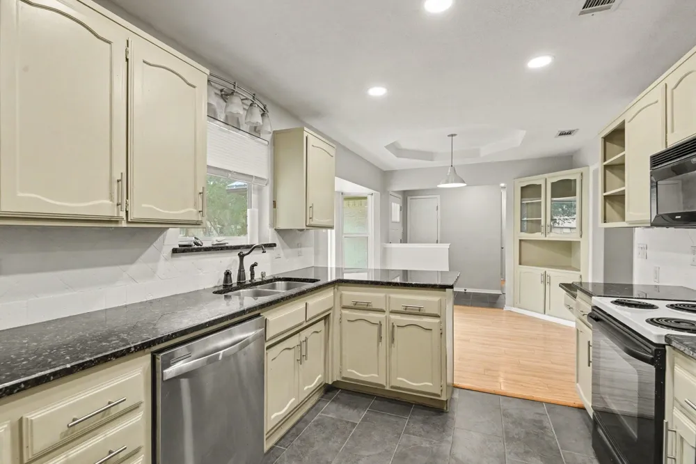 217 Kingswood Road Willow Park, TX 76087