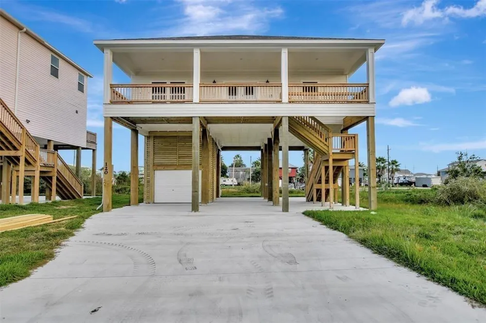 120 Jewel Drive Crystal Beach, TX 77650