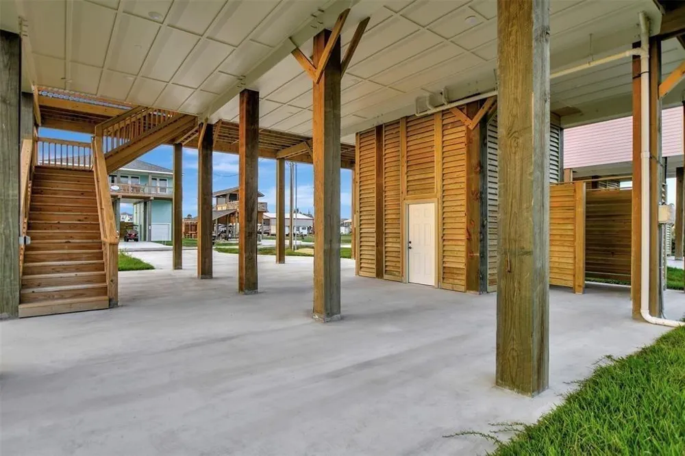 120 Jewel Drive Crystal Beach, TX 77650