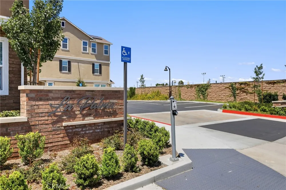 175 W La Palma Avenue #6 Anaheim, CA 92801