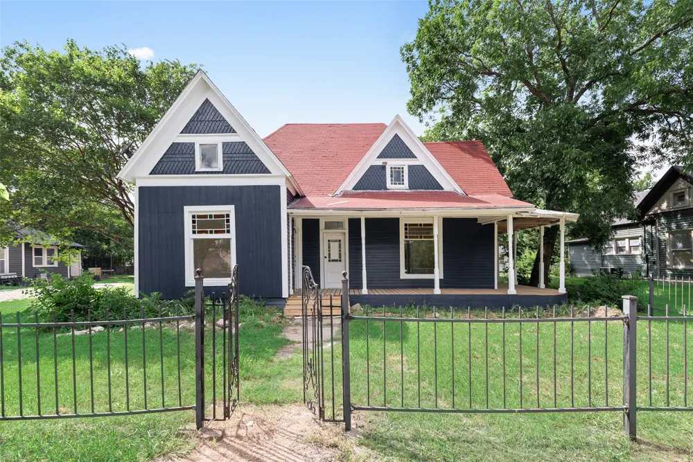 309 Poplar Street Italy, TX 76651