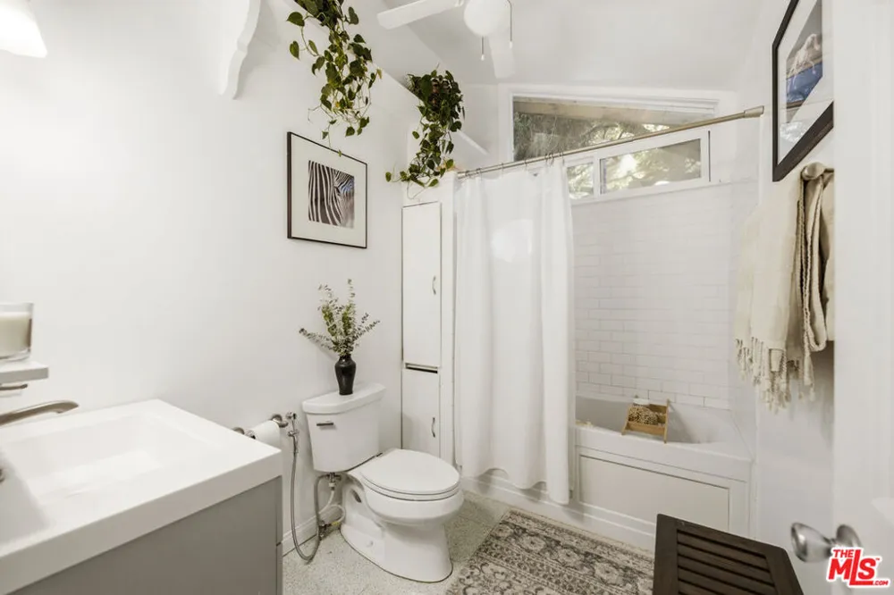 21849 Canon Drive Topanga, CA 90290
