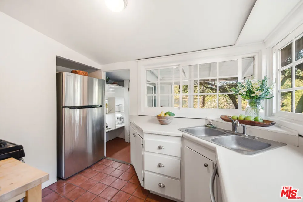 21849 Canon Drive Topanga, CA 90290