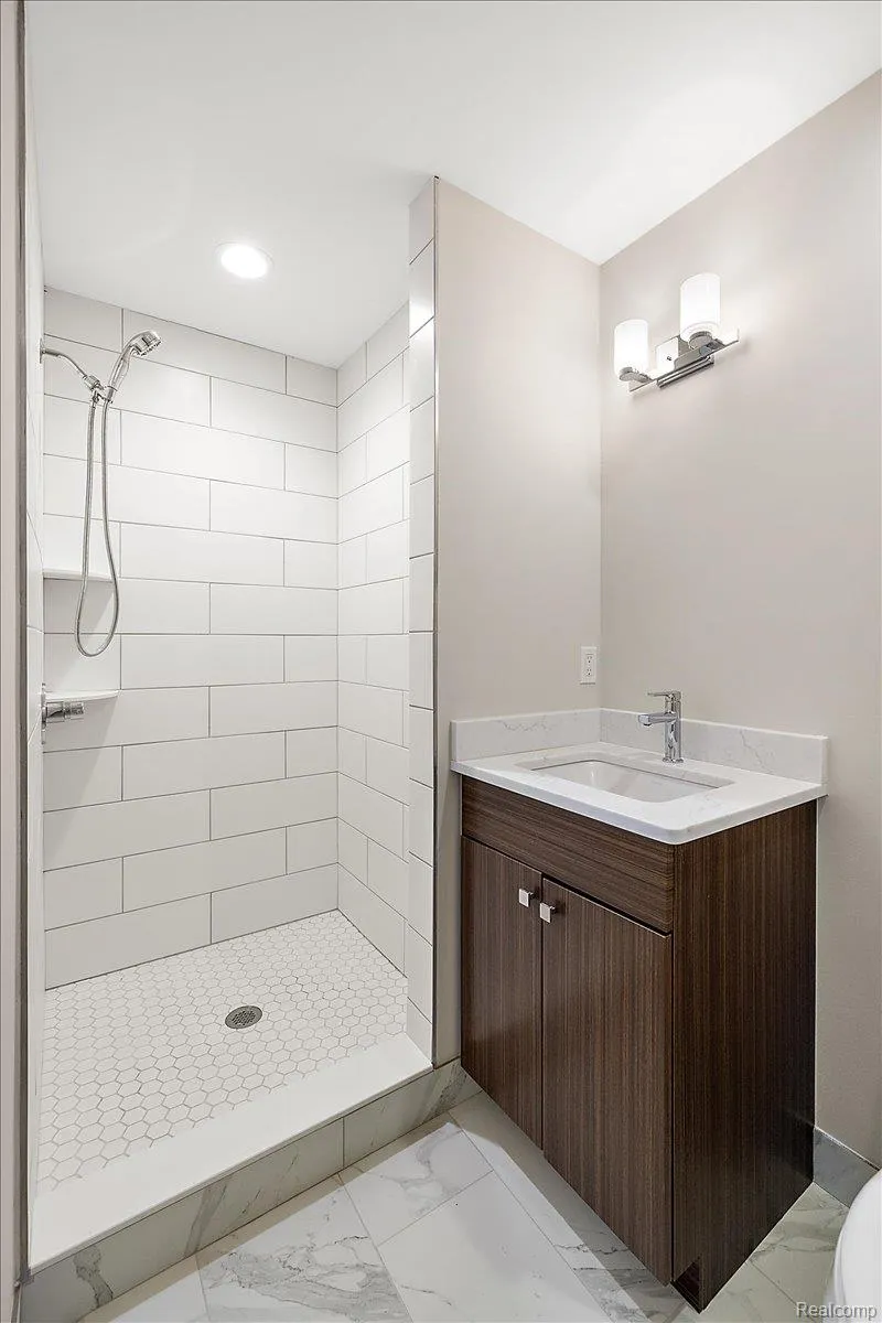 2921 Walsh Drive Rochester Hills City, MI 48309