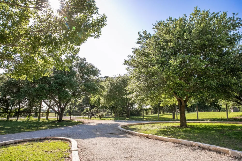 8660 Cedar Hill Road Brenham, TX 77833